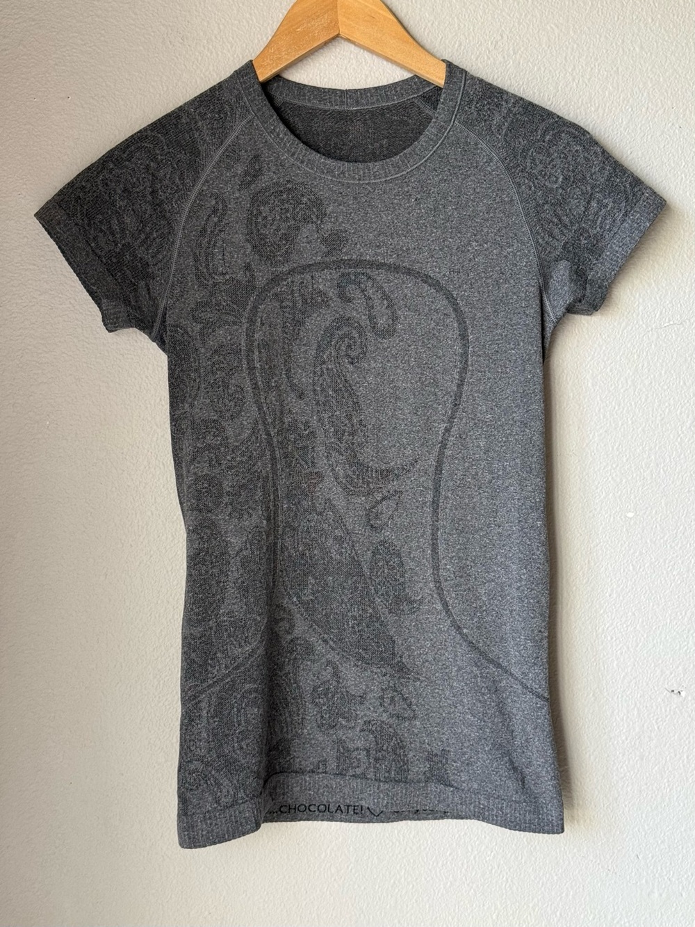 Lululemon Run Swiftly Tech Short Sleeve Gray Paisley Print Shirt Women’s Size 6